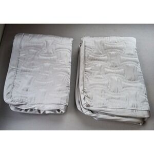 MACY'S QUILTED (2) ZIPPERED PILLOW SHAMS 18X26 Silver Gray Satin Quilted‎ LUXURY